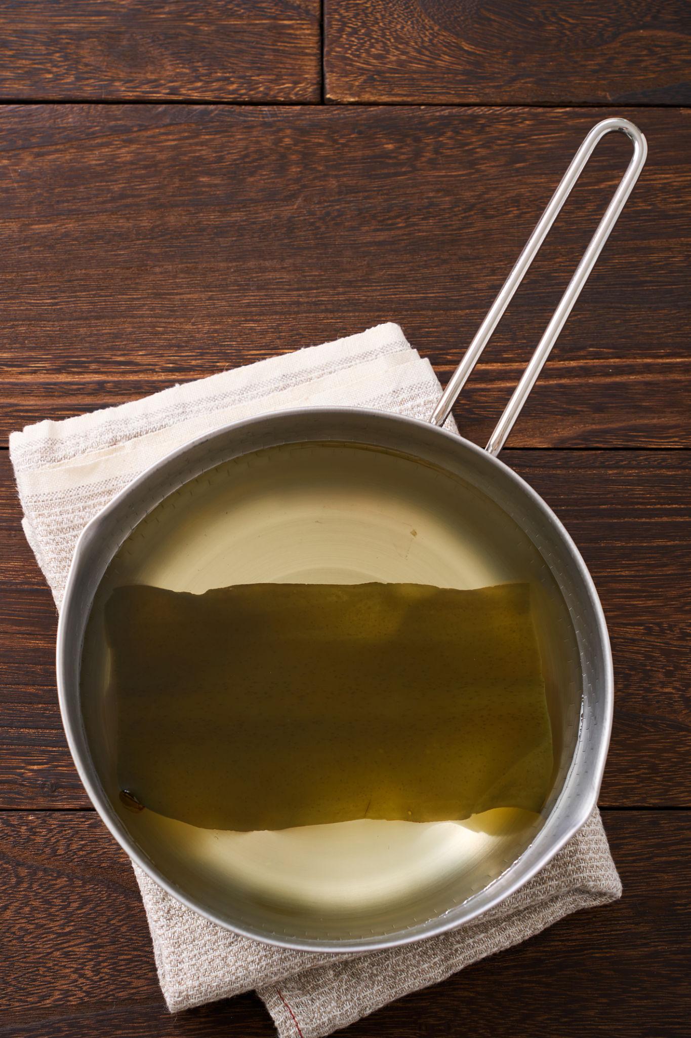 Preparing kombu dashi at home using dried kelp and water