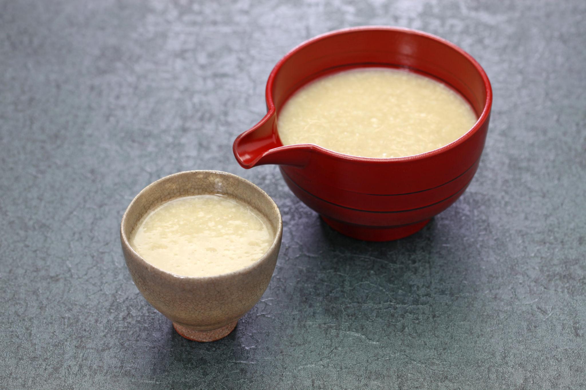Making amazake at home using rice and koji fermentation