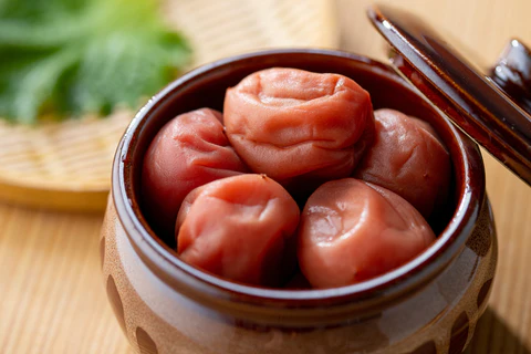 Using umeboshi at home in small portions with rice